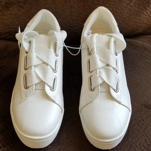 Devoney Wide-Lace Up White Mossimo Size 9 Sneakers
